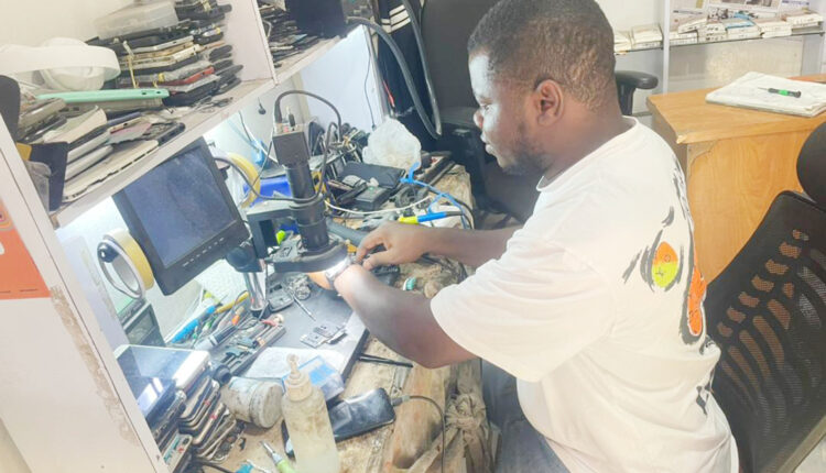 Réparateur de portable