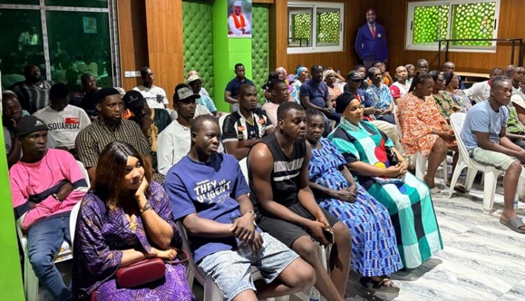 Les militants attentifs au message de leur délégué